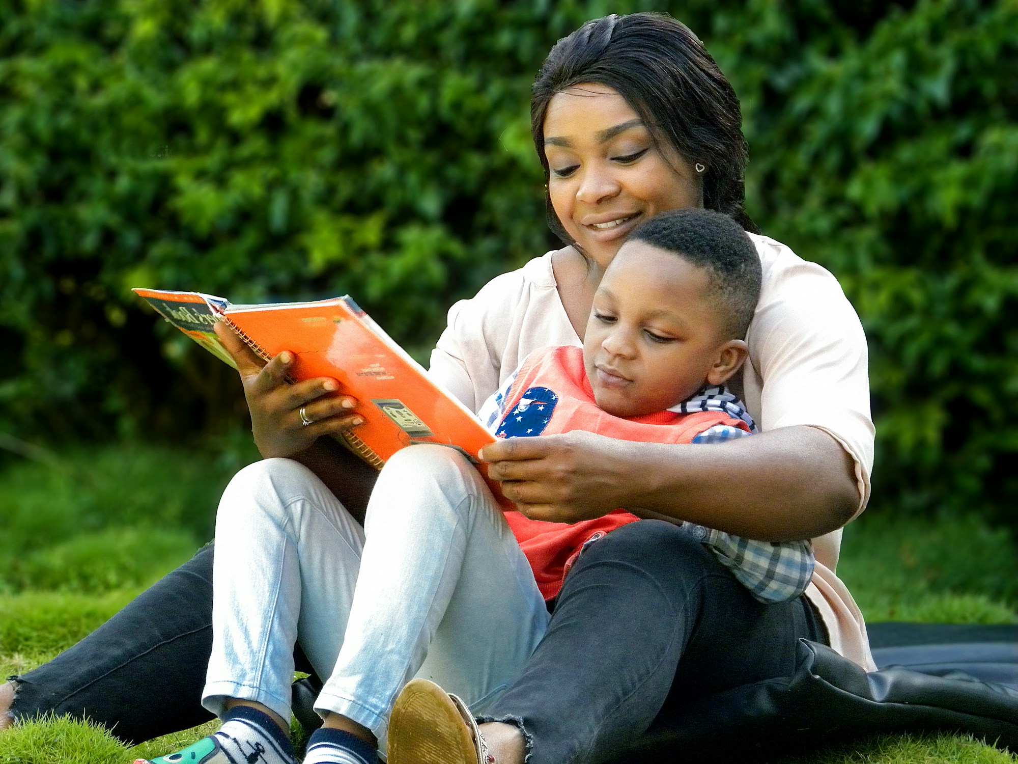 Enfant africain qui étudie